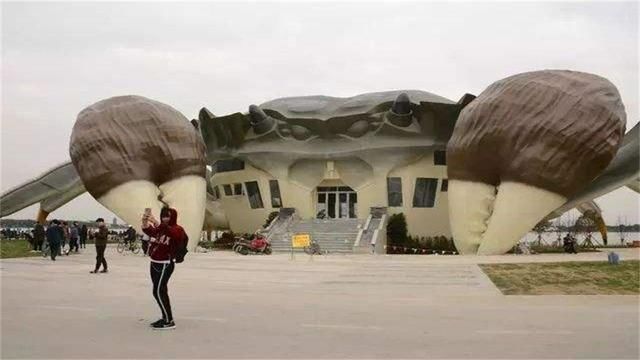 我国最让人哭笑不得的建筑，一个建大闸蟹，一个建大金龟