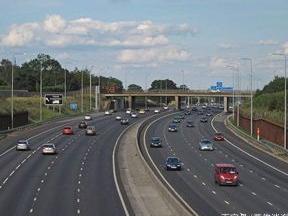 高速上这个行为令人恼火，国家终于要出手整治，网友：早这样多好