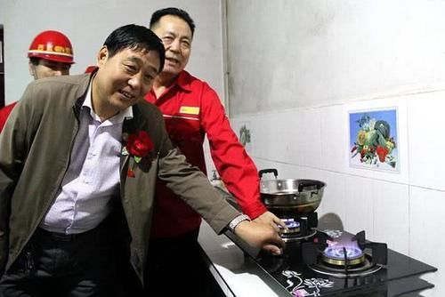  「农民」“天然气”进村，农民不愿装也不愿用？是不好用么？农