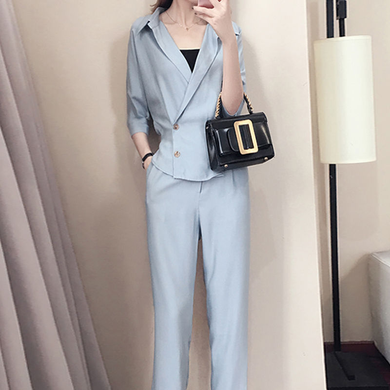 7080后的女人自带知性美，九月就穿这样的气质套装，优雅减龄