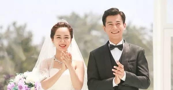  『突突突突突突突突突』杨紫机场秀走红！从“长残童星”到实力小花，硬核操作不止一次！