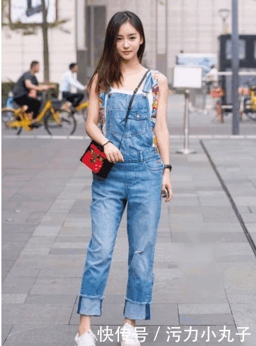 街拍：清纯可爱的小姐姐，一个比一个要好看！