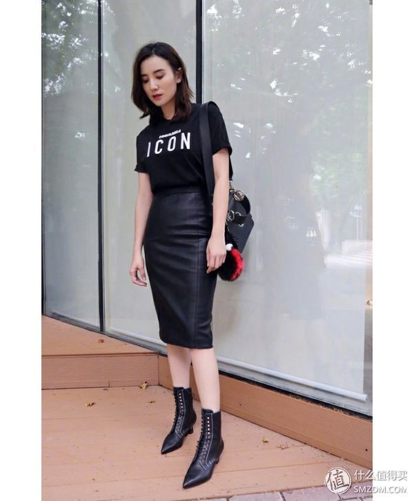 T恤plus过膝裙，开挂的夏天有它们就够了