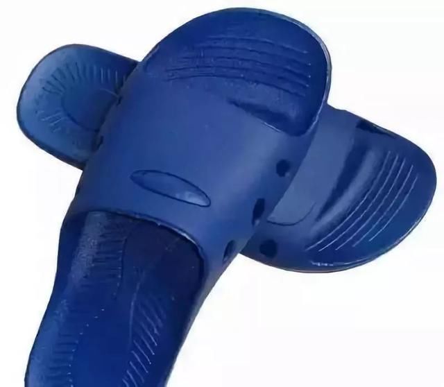 2万的编织袋？4千的塑料鞋？难道真是贫穷限制了我的审美？