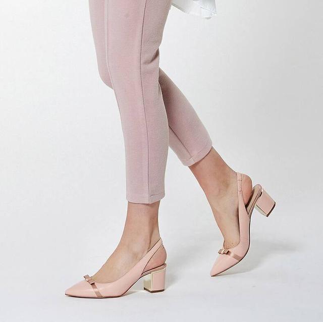 夏日露脚甜美不失气质，包头高跟鞋打造公主般甜美感