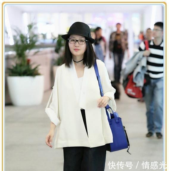 杨钰莹人老心不老！47岁挑战超短小热裤，网友这双腿布满了岁月