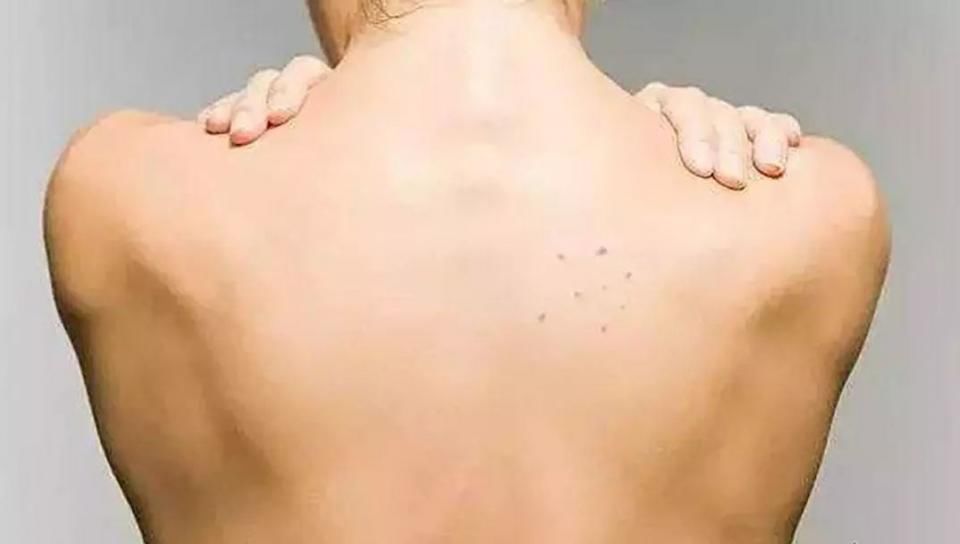 闷热、走光拜拜!夏天我只要清凉好穿的“隐形”抹胸内衣!