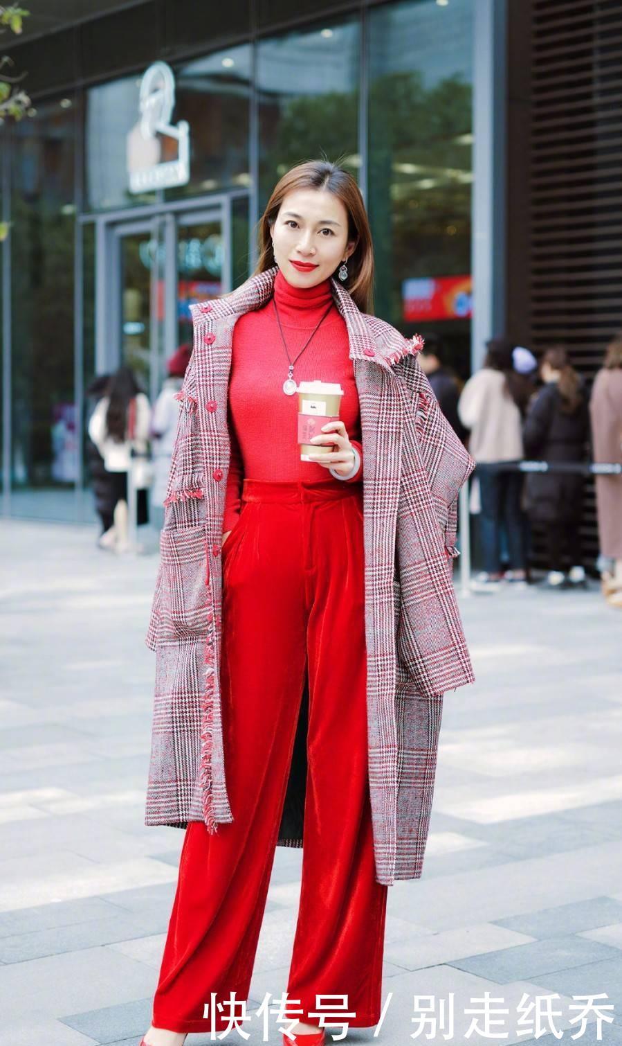 「位美女」街拍:小姐姐妆容和穿搭都非常精致,戴着墨镜特别有气质
