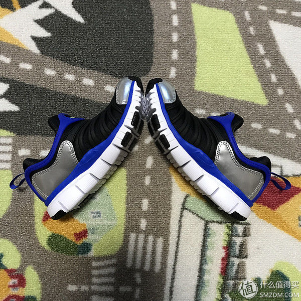 给儿子买的第N双鞋 篇四十:NIKE DYNAMO FREE 毛毛虫童鞋