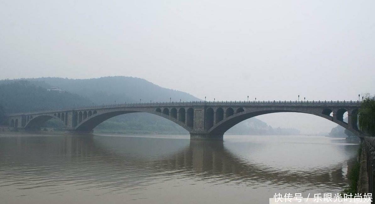 这座大桥被专家鉴定为危桥, 使用380公斤炸药爆破, 结果令专家脸