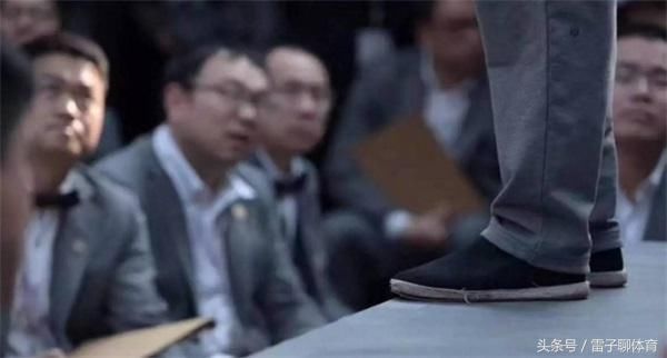 马云现场观看世界杯却因穿破布鞋串红网络！网友：我咋穿不火？