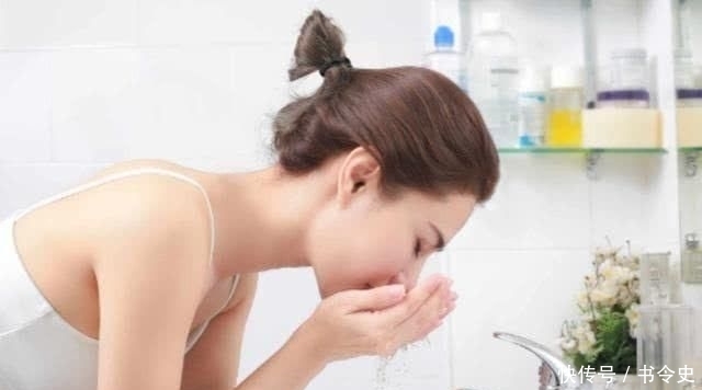  【干性肤质的仙女们】早晨洗脸，到底要不要用洗面奶呢？
