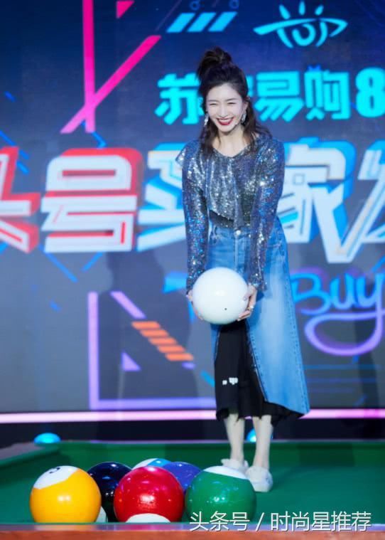 江疏影豁出去了！为凹造型把牛仔裤剪开当裙子穿，不过却意外好看