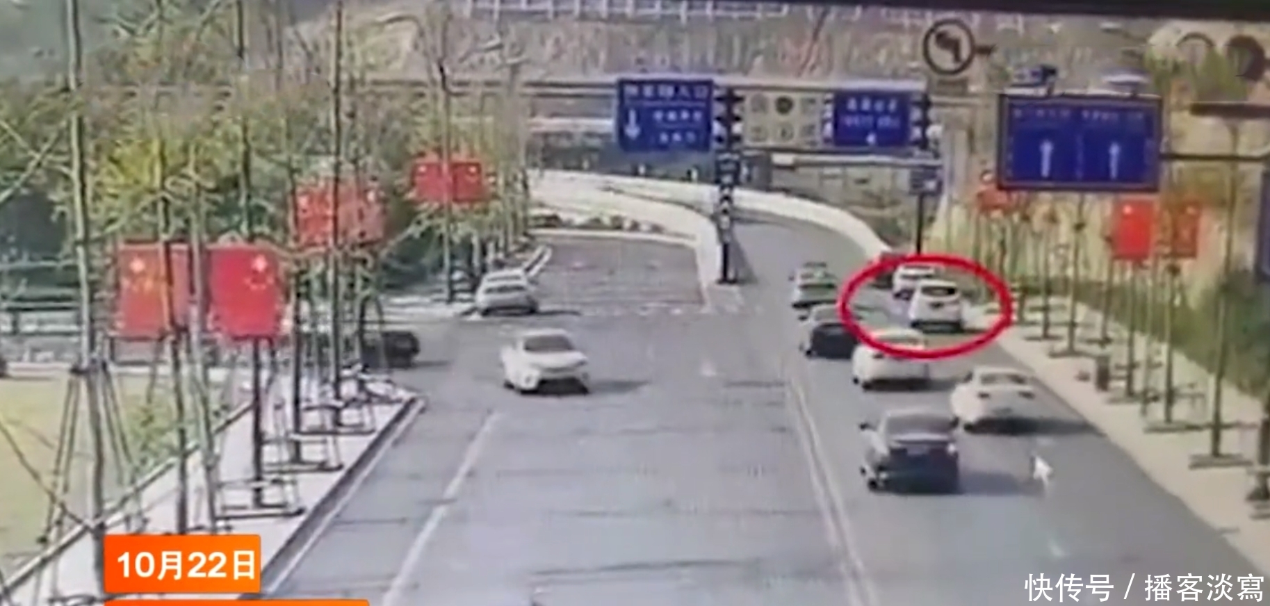 浙江一辆SUV无人驾驶酿事故,民警:人在