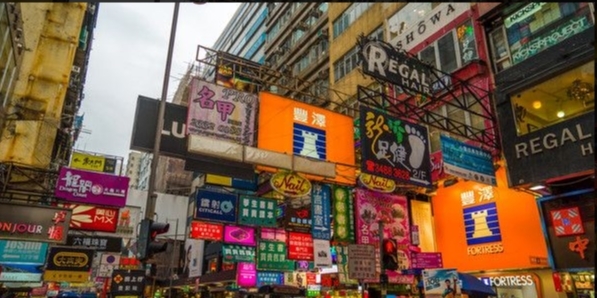 为什么香港人宁愿蜗居，也不到内地发展？美女说出原因