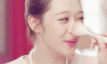 夏季容易出汗脱妆，告诉你几个定妆小技巧！