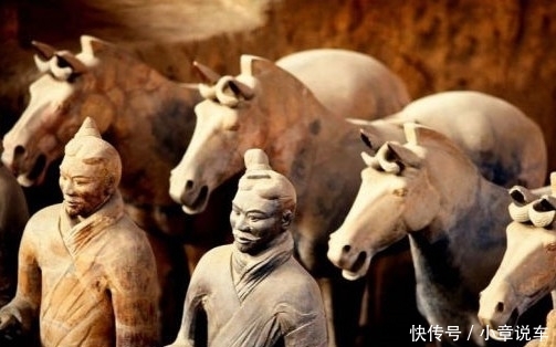 去看兵马俑时,有人说手机掉在地上不能捡,游客:还得买新手机?