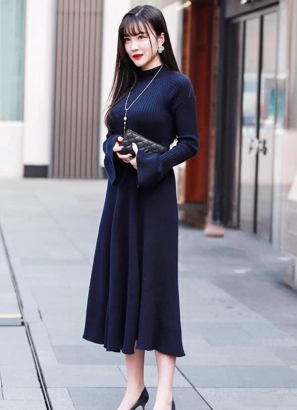 街拍：穿得好看青春活泼的小姐姐，装扮充满了时尚的味道！