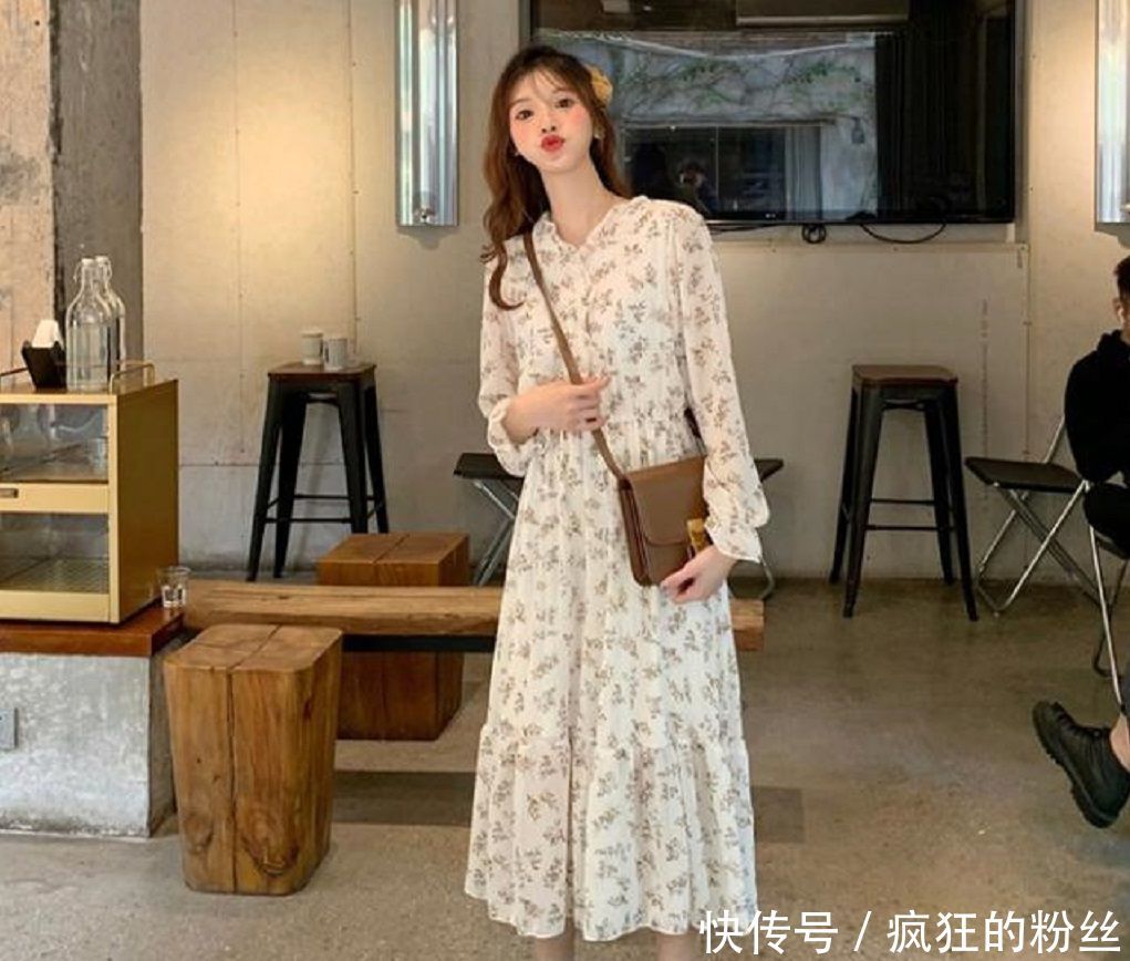 「适合」春季最不挑年龄的穿搭裙子+平底鞋，穿出高级感！