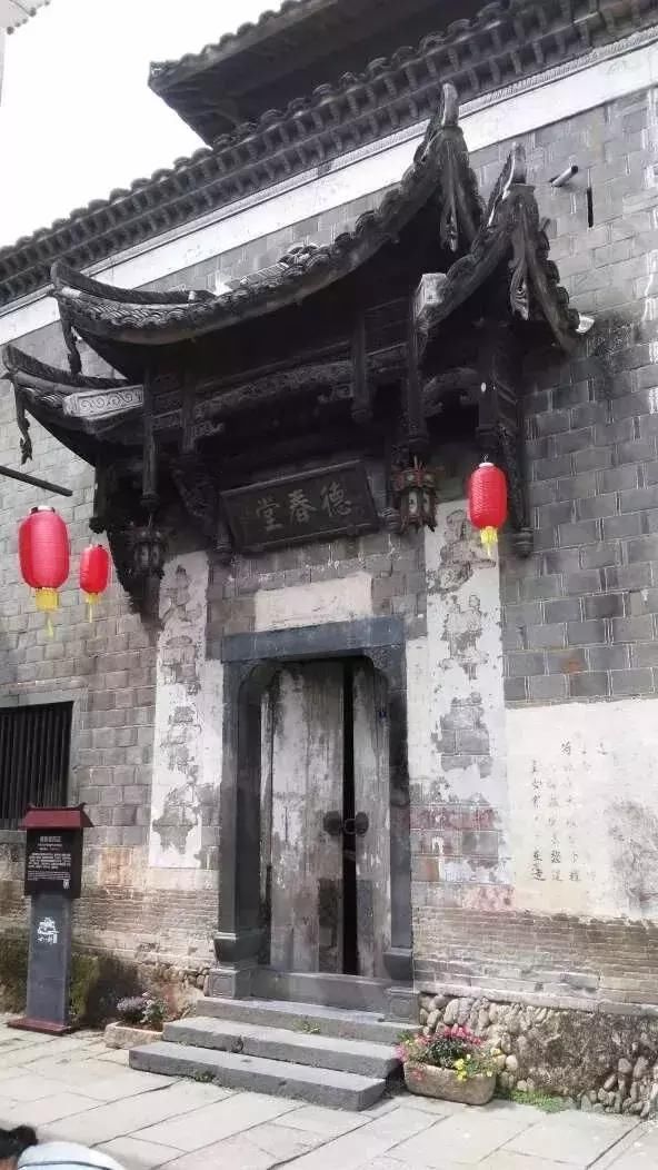 春天最适合一个人小住几日的安静古镇，累了就出去走走！