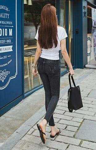 紧身裤从视觉上就能营造一种清新的感觉，都能搭出你想要的风格