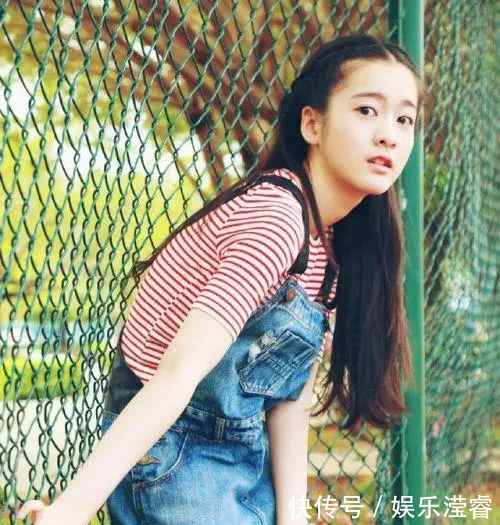 初恋脸张雪迎已经长大，背带裤清新可人的她浓妆更惊艳！