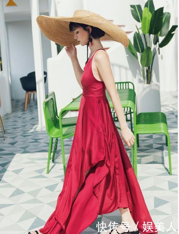 『 美女』夜色下的小姐姐显得格外撩人！，街拍：性感长腿美女