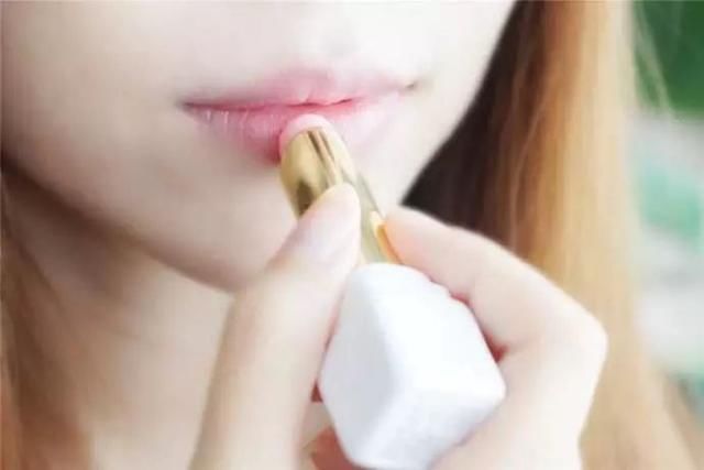 唇纹深爱脱皮？请收下这本江疏影穆熙妍同款护唇秘笈！