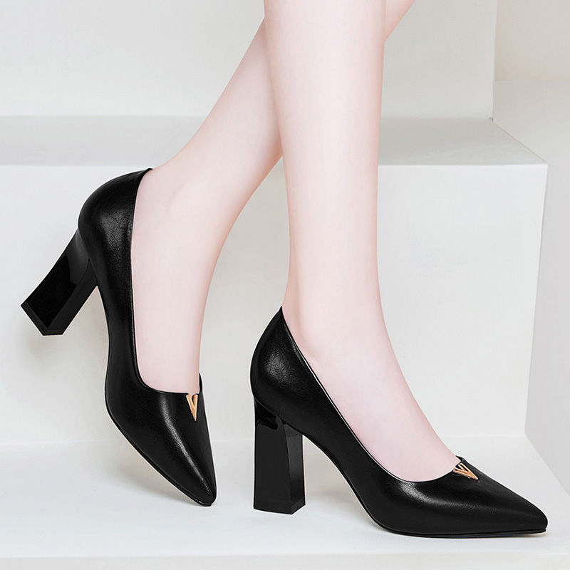 高跟鞋是女人的命!今秋正流行这样穿，大气更精美