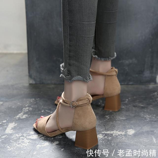 【叉绑带】裙子再美有什么用,你的凉鞋那么low!这几款洋气百搭,你有吗