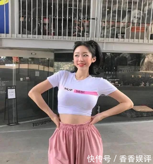 「性感」成熟的女人也很美,小姐姐阔腿裤秀性感身材