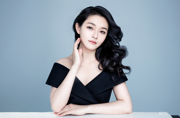 你的裸色口红不如Gaga有气色？