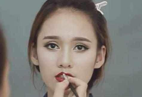 19年从未化过妆的女生，妆后竟这般惊艳!美哭了~