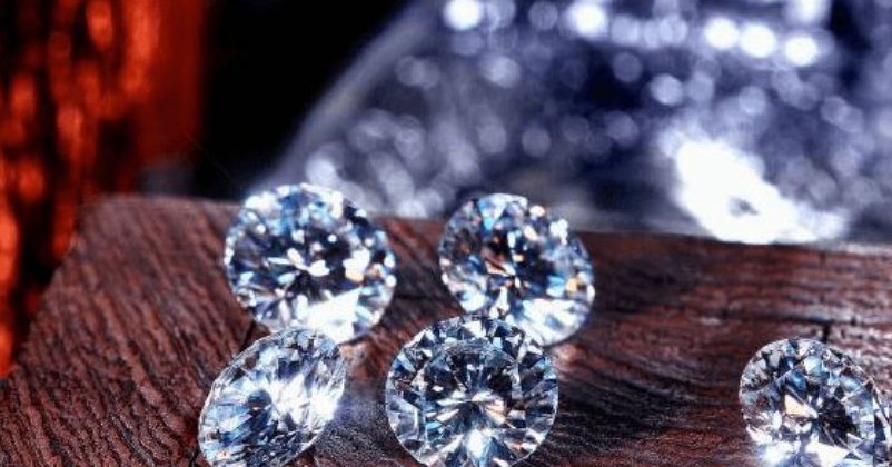  [鸽子蛋]当年那位山东女孩捡到价值10亿钻石，上交给国家，如今