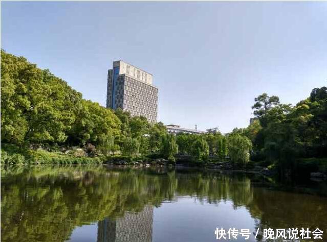 全国占地面积最大的大学,相当于一座小县城!你