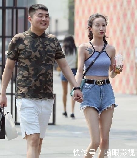 『美女』美女街拍：时尚靓丽的小姐姐，穿搭打底裤，质感十足！