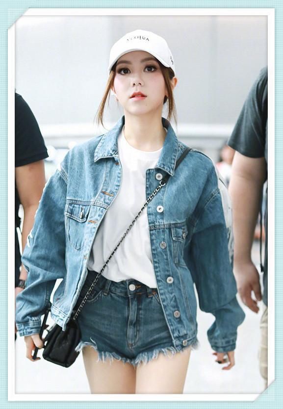 邓紫棋对自己真狠!这么紧的短裤都敢挑战,网友:简直像换了双腿