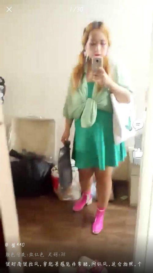 最近火爆的“透明高跟鞋”穿起来到底好不好看？网友：金刚芭比！