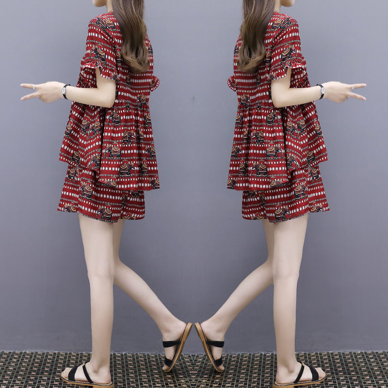 1米5老婆从不穿高跟鞋!出门时尚短套装+平底，看着有1米6