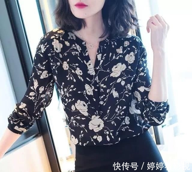  「不媚」三月开车自驾游，奥黛小衫＋风衣，不俗不媚，高雅特有女人味