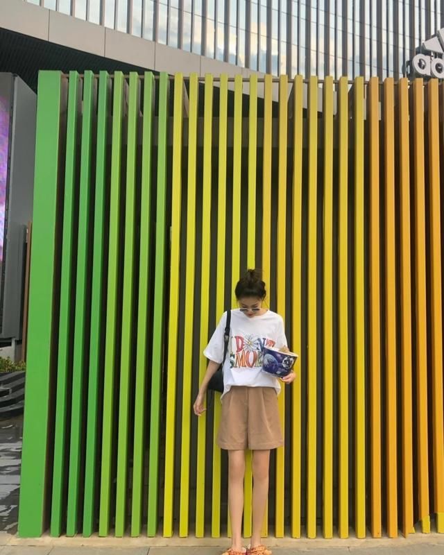  『就算』快扔掉这3款初夏拖鞋吧！又土又丑就算了，还一股爆款“廉价感”