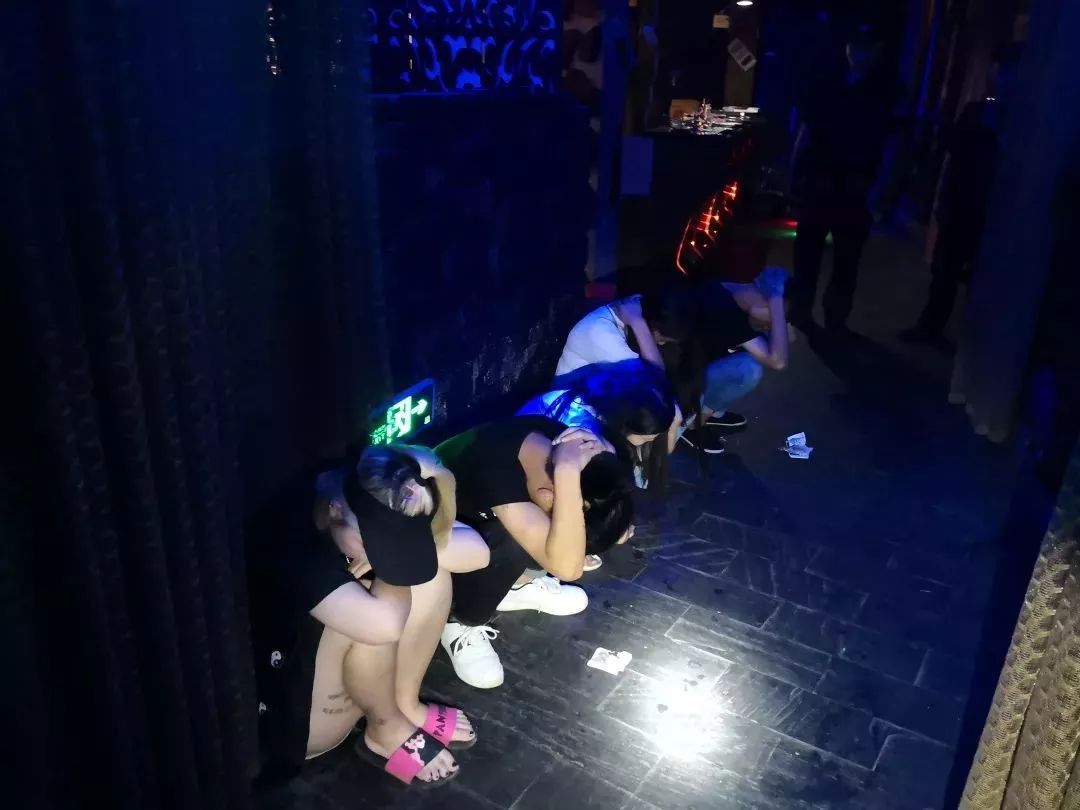 红河女网友骗男子酒吧约会,喝了假酒还被强行收费!