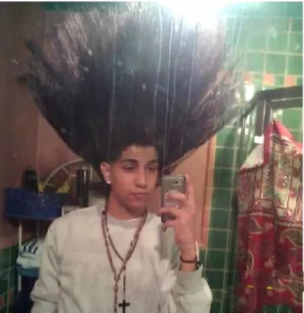 让你“惊掉下巴”的奇葩发型:图一成足球场,最后一个真的绝了