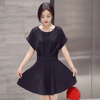 还别说，矮个子唯有穿这样的套装，不穿带跟的鞋子都贼显高，巨美