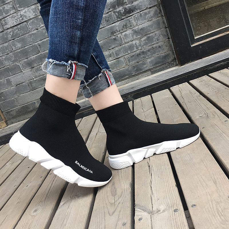 今秋超火的“袜子鞋”，款款舒适百搭还养脚，逛街你就是“亮点”