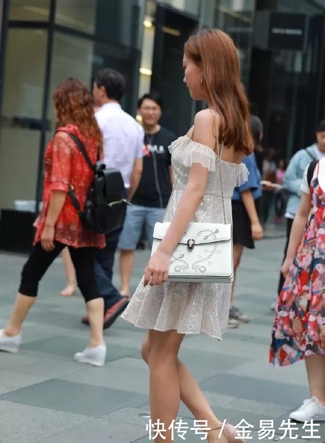 【女生】女生搭配高跟鞋,秀出春天的唯美气息