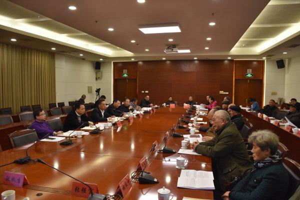 徐仁标主持召开座谈会向老同志征求《党代会报告》意见建议