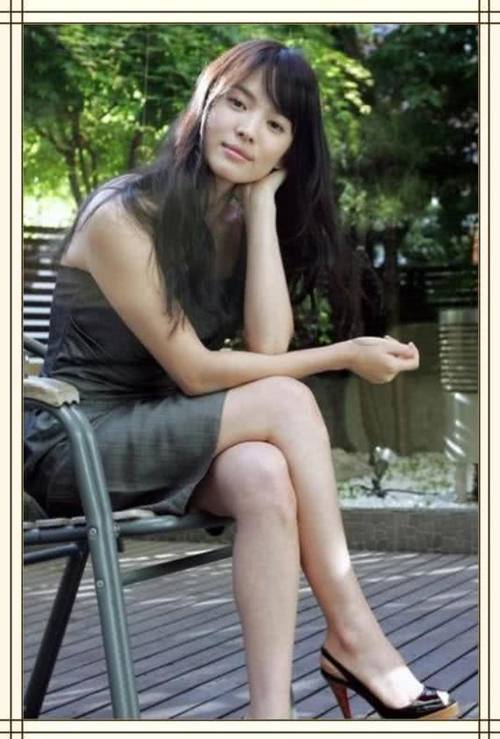 宋慧乔一点都不瘦，而且腿还有点粗！可她穿衣，怎么看都觉得舒服