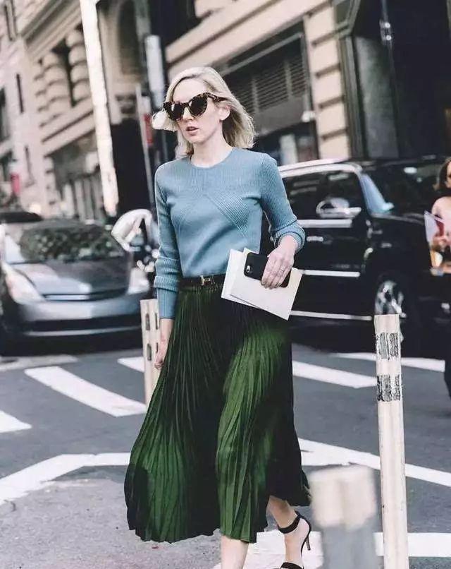  #金属质感#一条百褶裙就能办到的优雅温婉，你怎么还没穿？