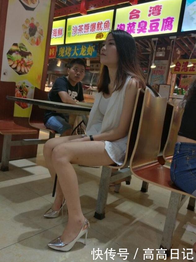 高跟鞋美拍：尖头高跟鞋，在忙碌的生活中给人带来几分自信与成熟